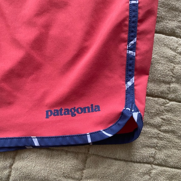 Patagonia board shorts. 18 inch size 30 waist - Picture 2 of 3